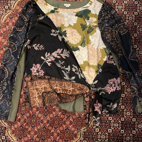 Tiny Mixed Media Dark Blooms floral tie front tee. - Picture 4 of 4